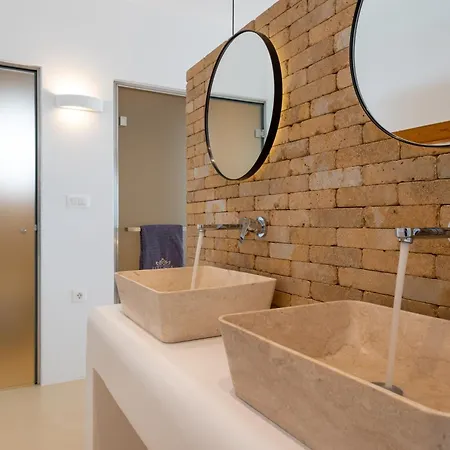 Utopia Suites By Anna Platanou